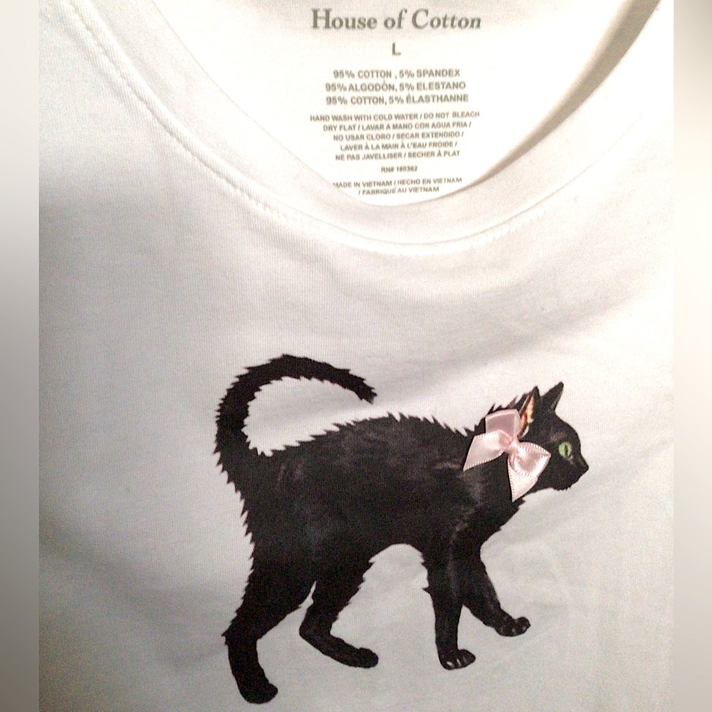 Chic Cat Graphic T-Shirt - Picture 3 of 4